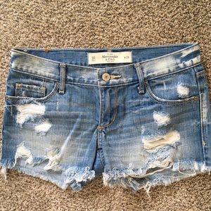 Abercrombie & Fitch Denim Distress Shorts 00 W 24